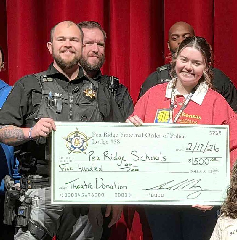 Pea Ridge FOP gives to theater students | Pea Ridge Times
