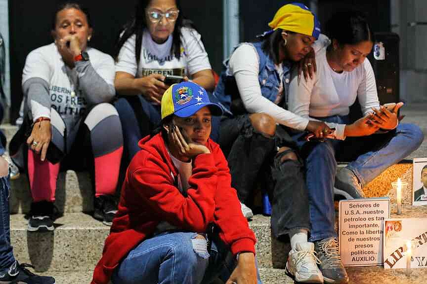 Venezuelan leader inks political action amnesty
