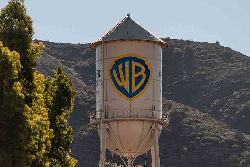 Paramount ups offer to Warner Bros., sets up renewed bidding