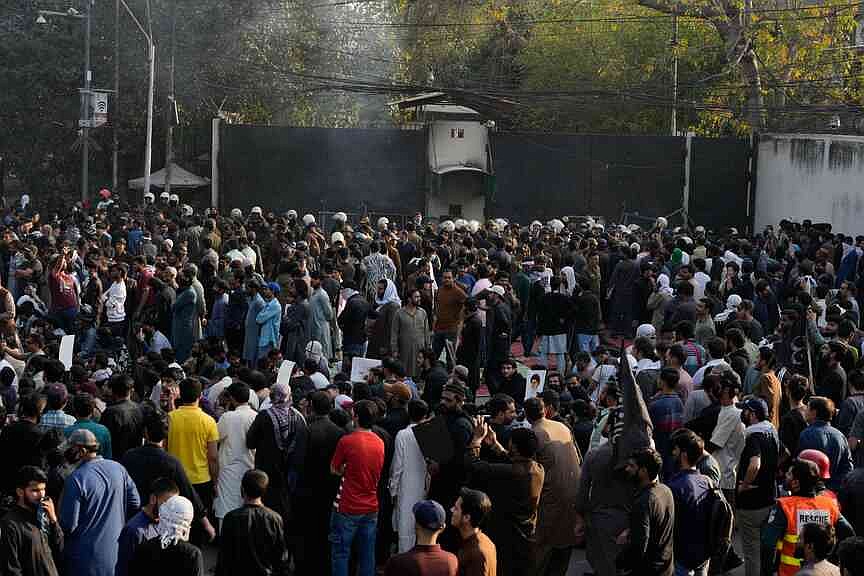 At least 22 die in Pakistan in US Consulate protest