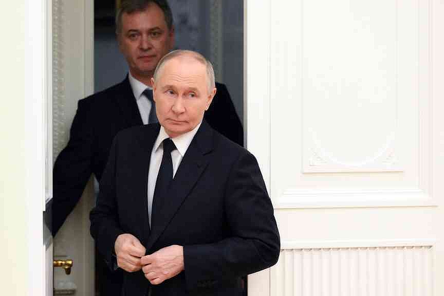 Putin hosts Hungarian official