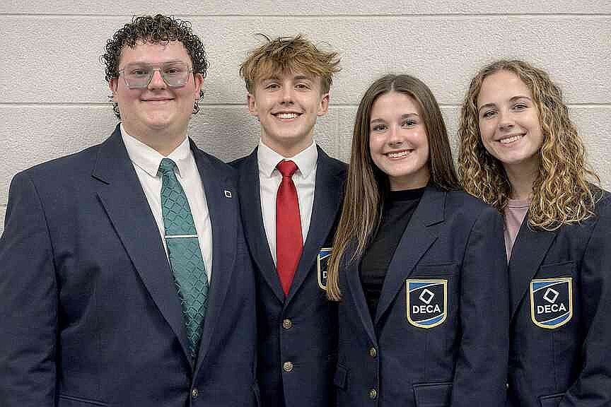 Farmington students earn DECA award