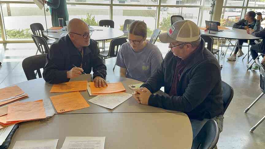 Lake Hamilton High School conferences unite students, parents, advisors