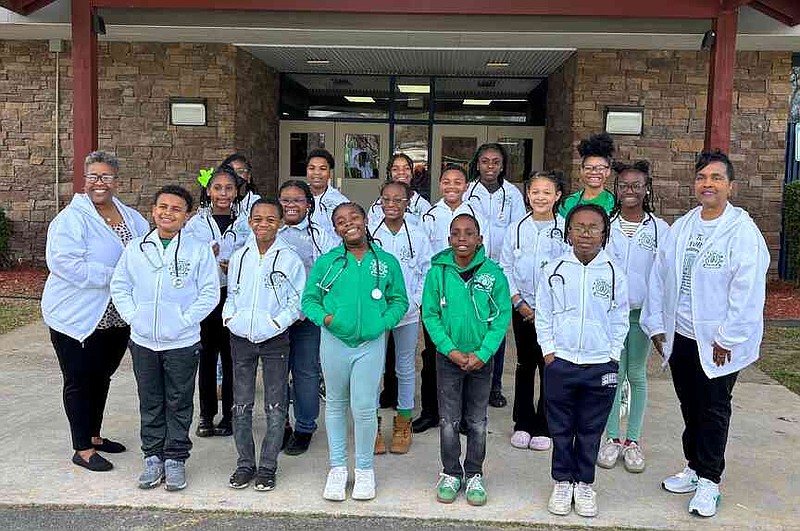 Ivy Center honors young aspiring medical students
