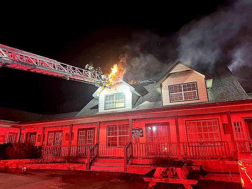 Sunday night fire strikes commercial building in Farmington | Northwest ...