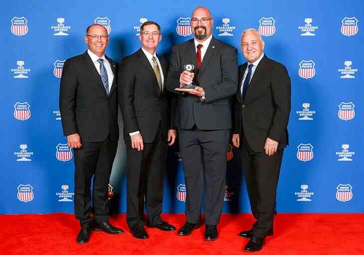 Pine Bluff’s Varnell receives Union Pacific award