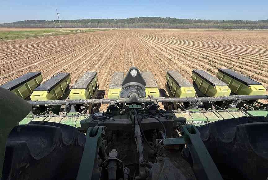 Arkansas farmers sowing fields amid drought, rising fertilizer costs