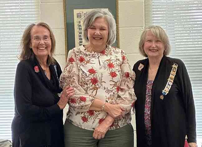 Hot Springs of Arkansas Daughters of the American Revolution installs new member