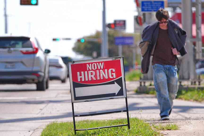 Job vacancies fall, hiring weak in US in February