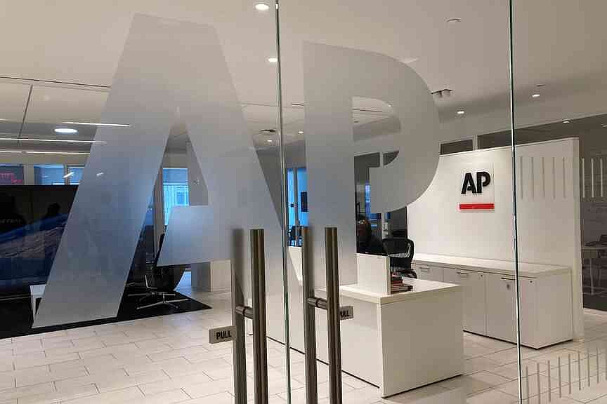 AP offers to buyout US news reporters