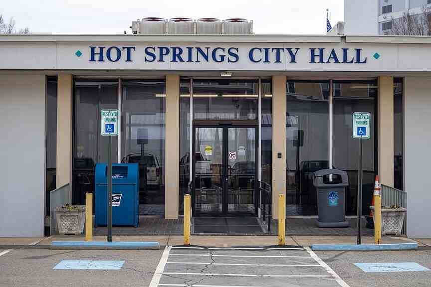 Hot Springs city manager, city attorney agree to 3-year terms of employment