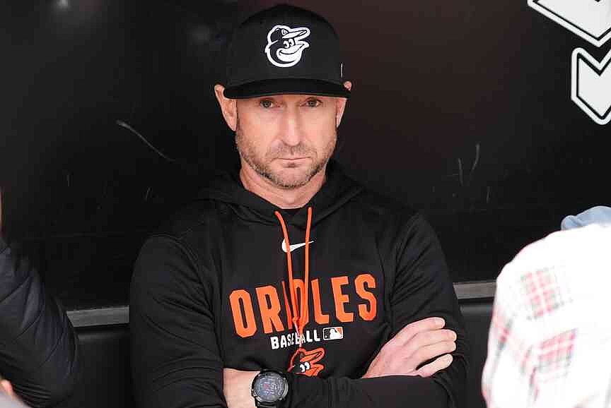 Baltimore manager returns after taking foul ball to face