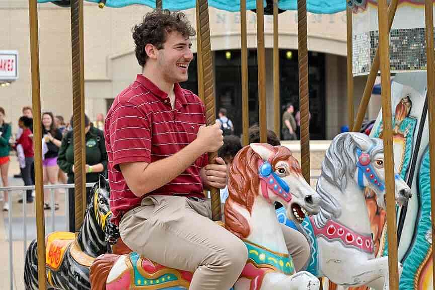 PHOTOS: Spring Carnival in swing at the University of Arkansas