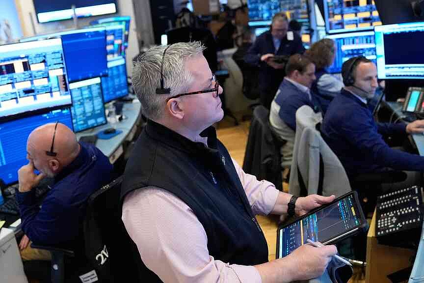 Oil prices drop, US stocks jump to a new record