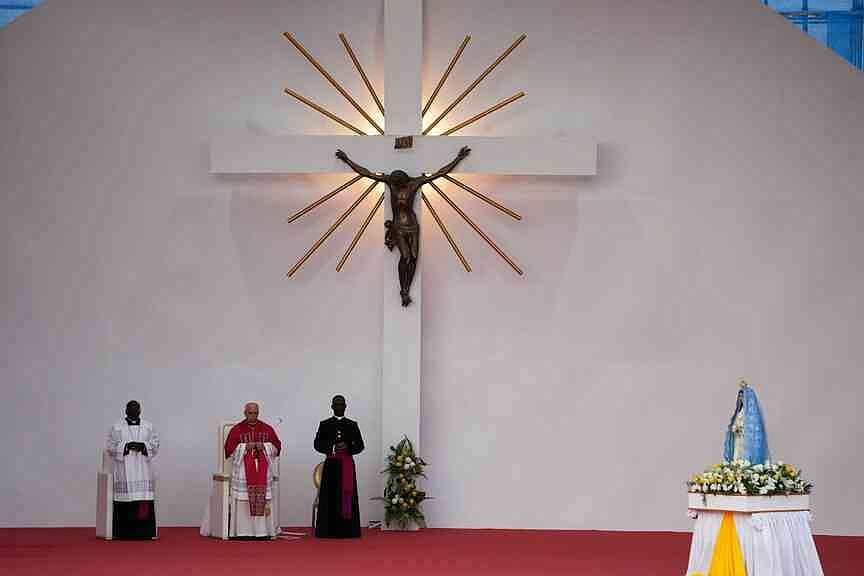 Leo visits landmark of slave trade