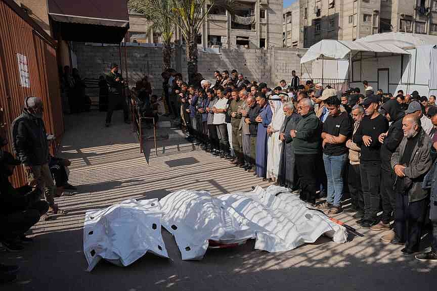 Israeli reservist kills 2 Palestinians