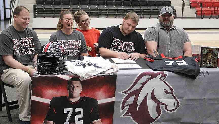 Blackhawk student athletes sign for college | Pea Ridge Times