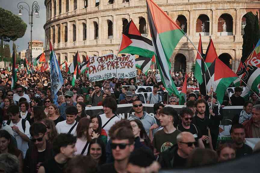 2 prominent activists on aid flotilla detained