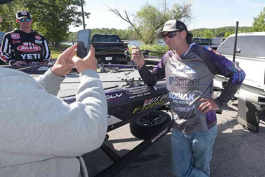Texan tops pro bass anglers after Day 2