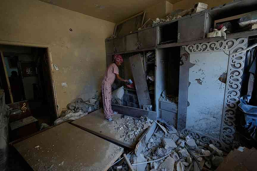 Israeli airstrikes on Lebanon kill 10, officials say
