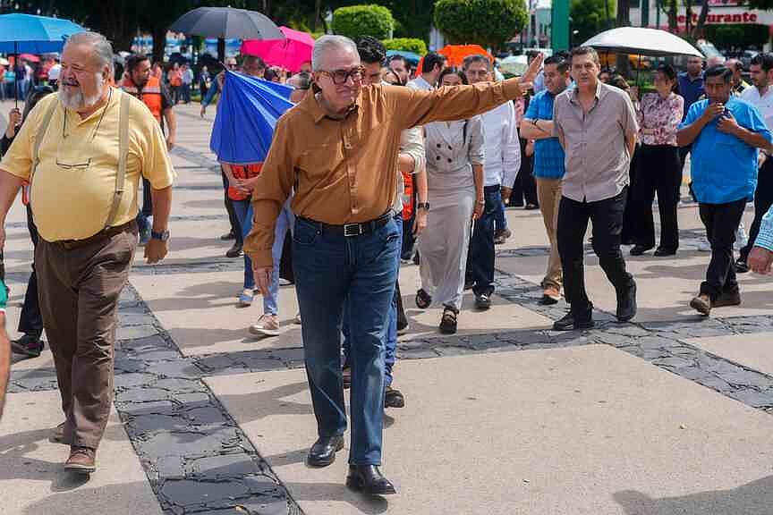 2 Mexican politicians step down from post