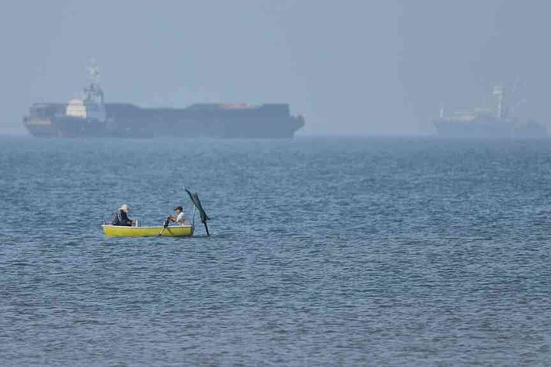 The US fights to reopen the Strait of Hormuz as the UAE comes under ...