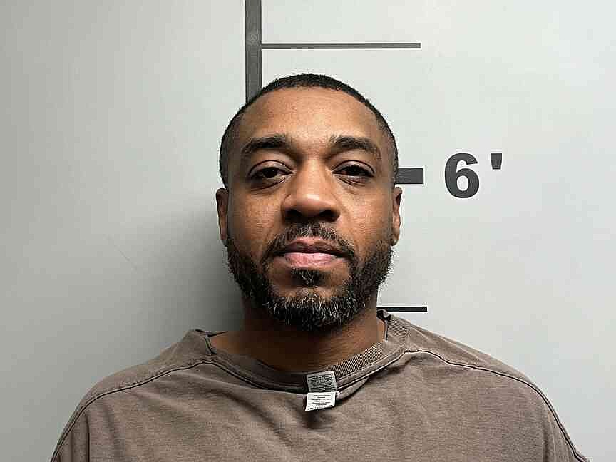 Benton County circuit judge revokes jail communication privileges for Springdale man accused of robbery