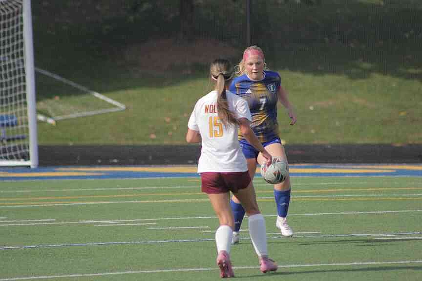 Lady Rams roll past Wolves, ready to host Benton for title