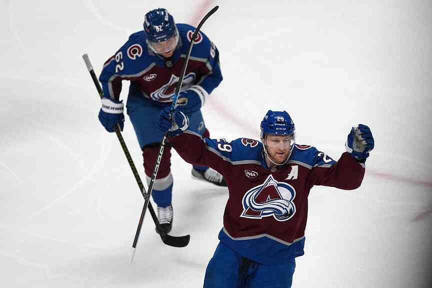Colorado extends hot streak in win
