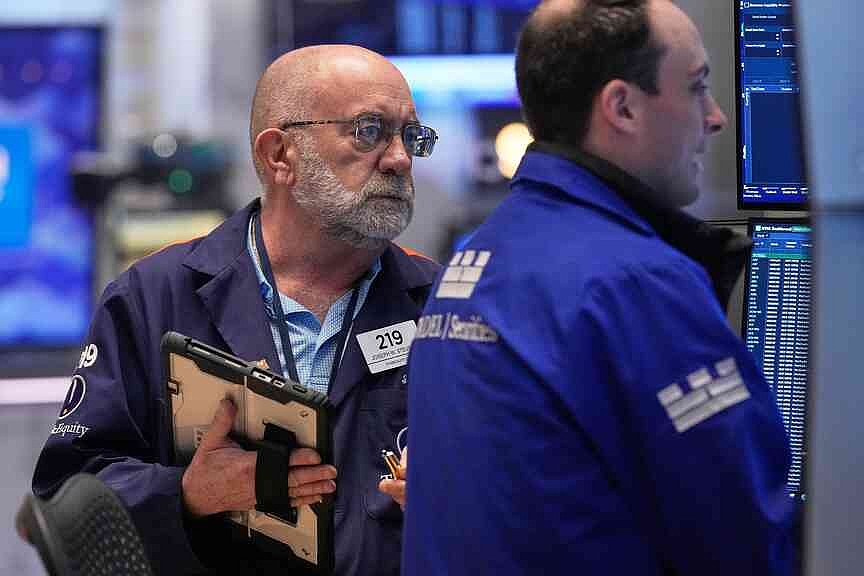 Markets surge as oil prices fall 7.8%