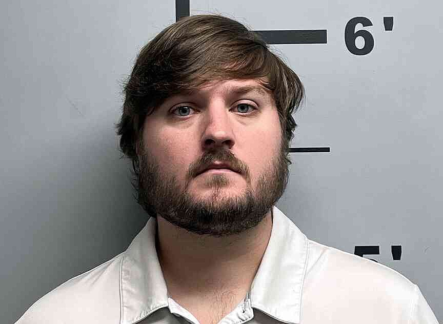 Former Rogers middle school teacher seeks to avoid life sentence for federal child sex crimes