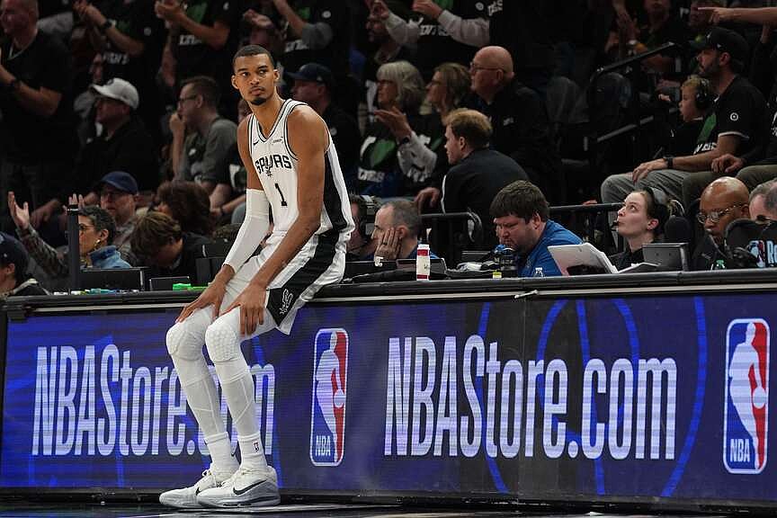 Spurs center joins elite company