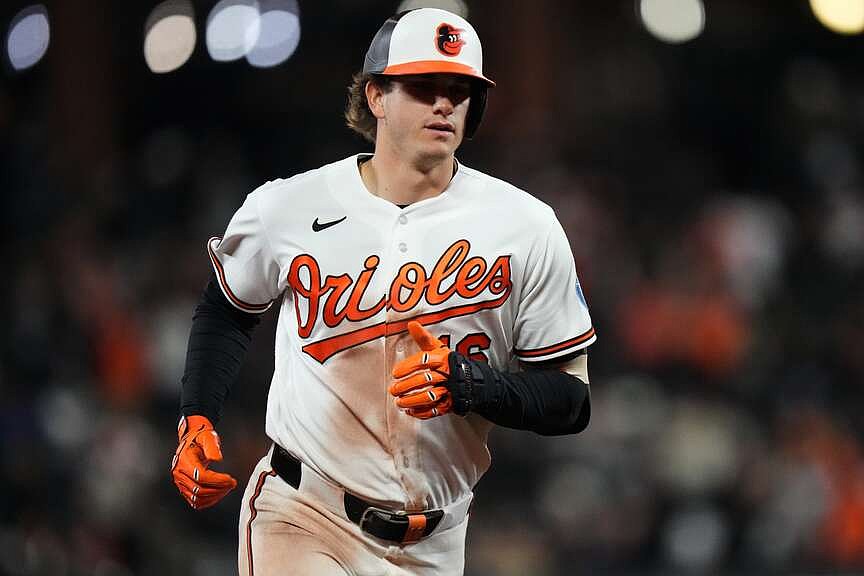 Yankees starter Weathers takes no-hit bid into 7th; Orioles win on 3-run homer