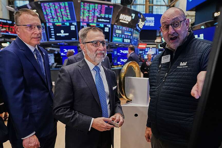 Tech stocks rebound as majority of market falls