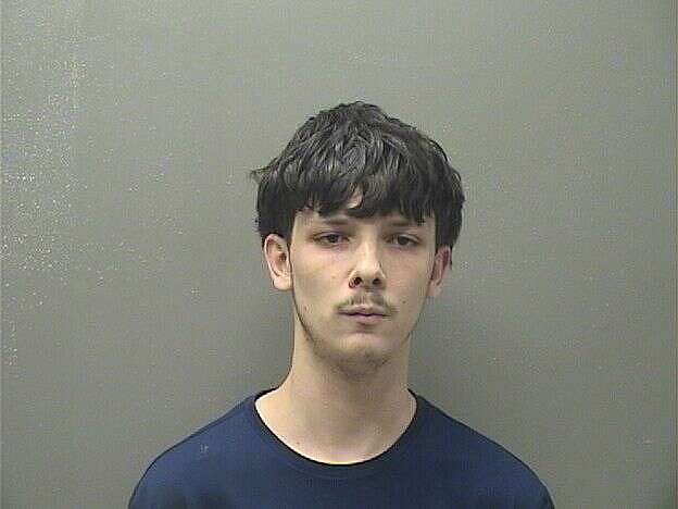 Hot Springs teen charged for alleged distribution of nude images of teen girl