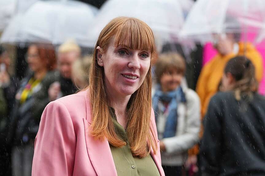 Secretary resigns from UK Cabinet