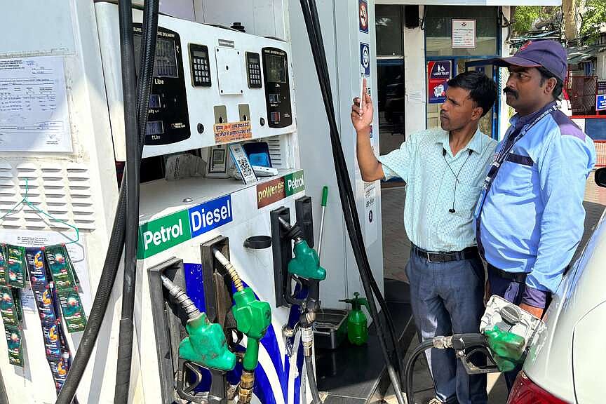 India raises gas prices to offset losses to higher global oil costs