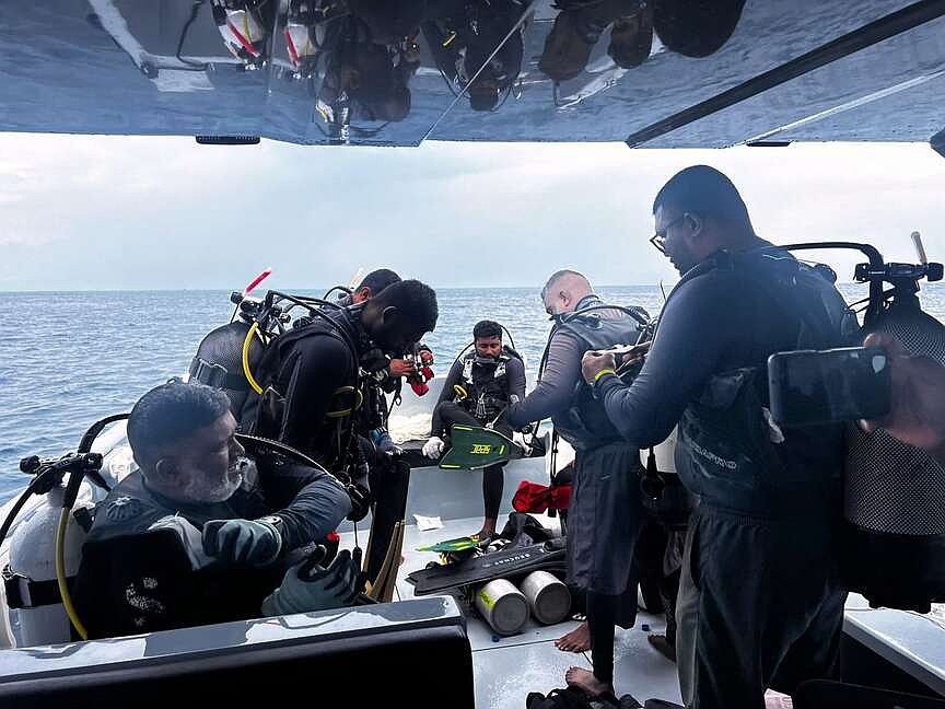 Maldives halts search effort after military diver dies