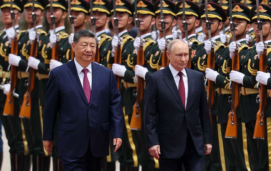 Putin and Xi hail ties and energy trade