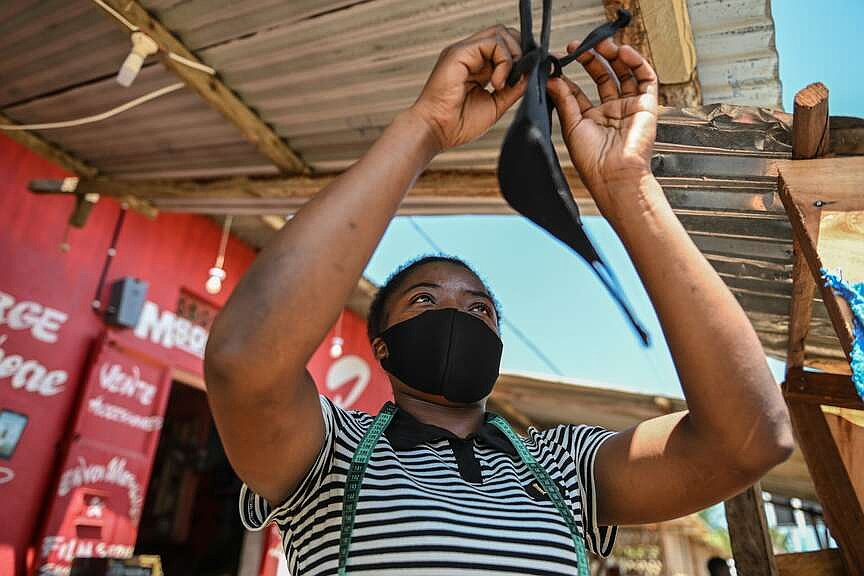 Congo bans wakes to limit Ebola spread