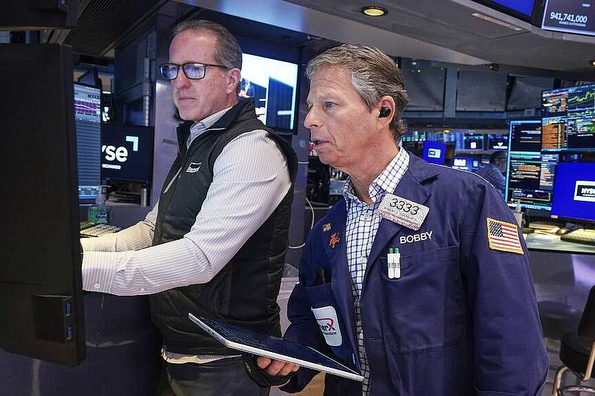 Image for US market hits records, catching up with others