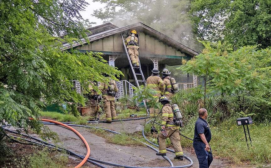 WATCH | Hot Springs Fire Department extinguishes Grove Street blaze ...