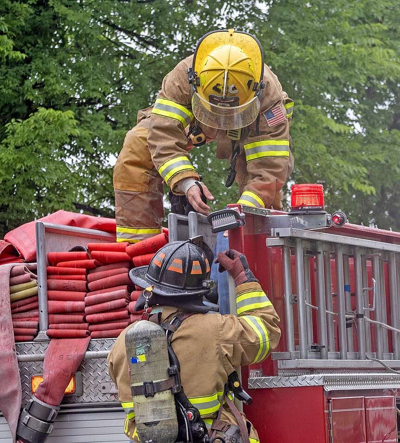 WATCH | Hot Springs Fire Department extinguishes Grove Street blaze ...