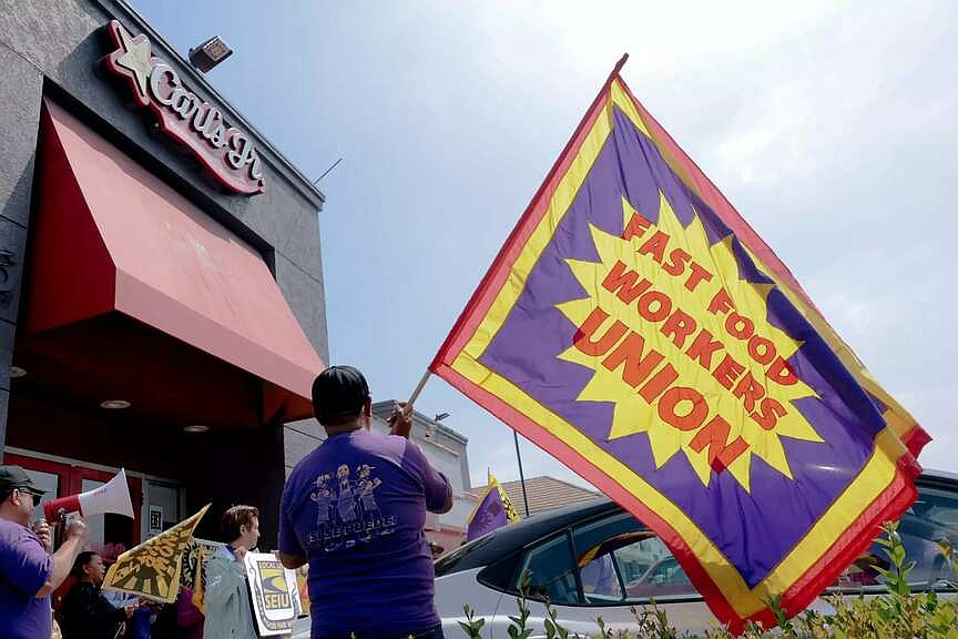 arkansasonline.com - Itzel Luna The Los Angeles Times (TNS) - Carl's Jr. franchisee files for bankruptcy | Arkansas Democrat Gazette