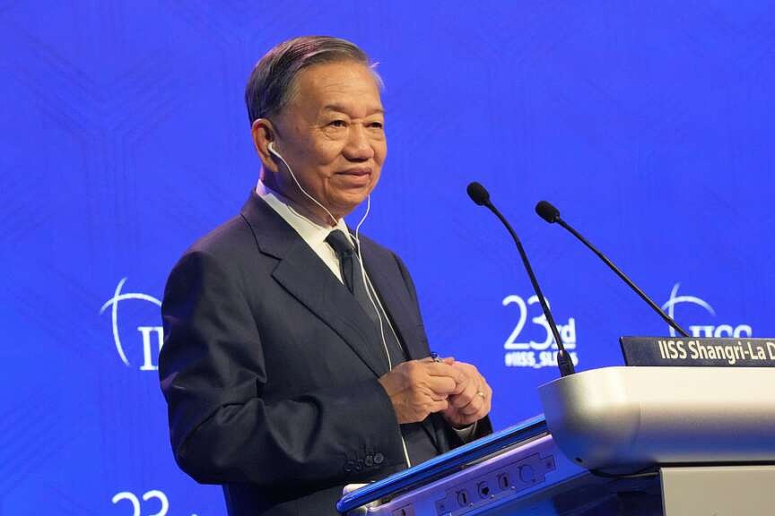 Vietnam’s leader points to strait as warning