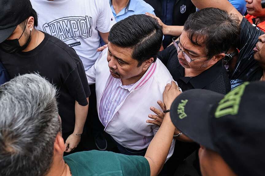 Anti-graft court orders Philippine senator’s arrest