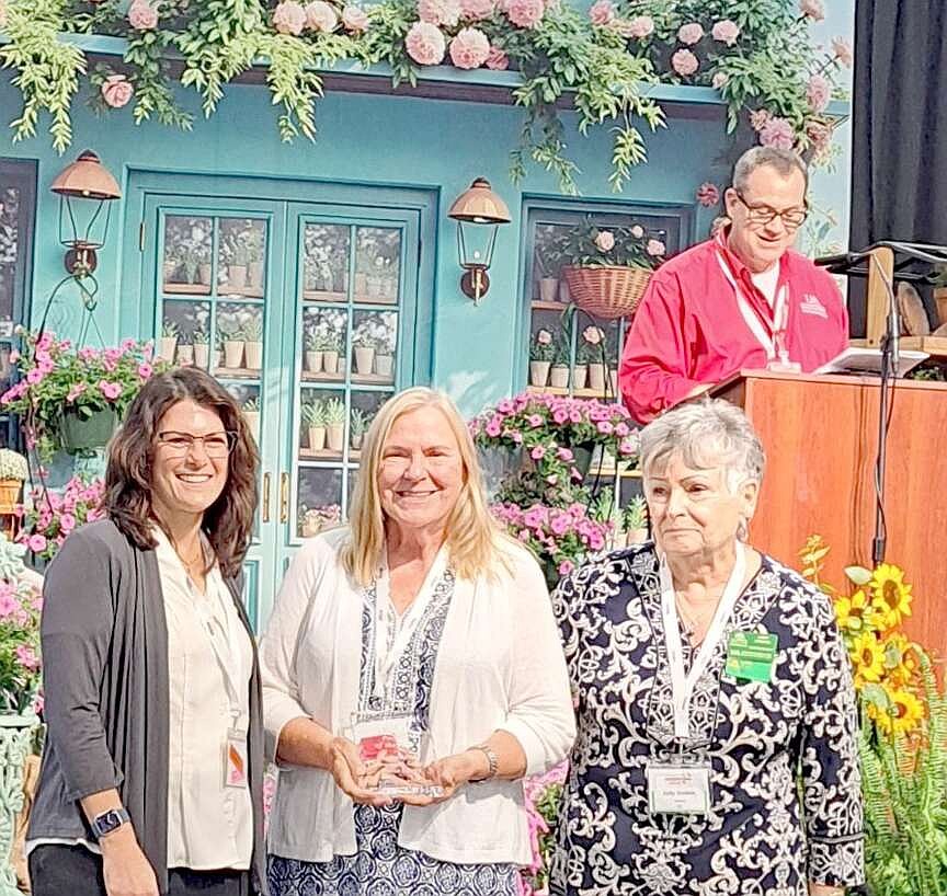 Bella Vista Community Garden receives award at Master Gardeners Annual Conference