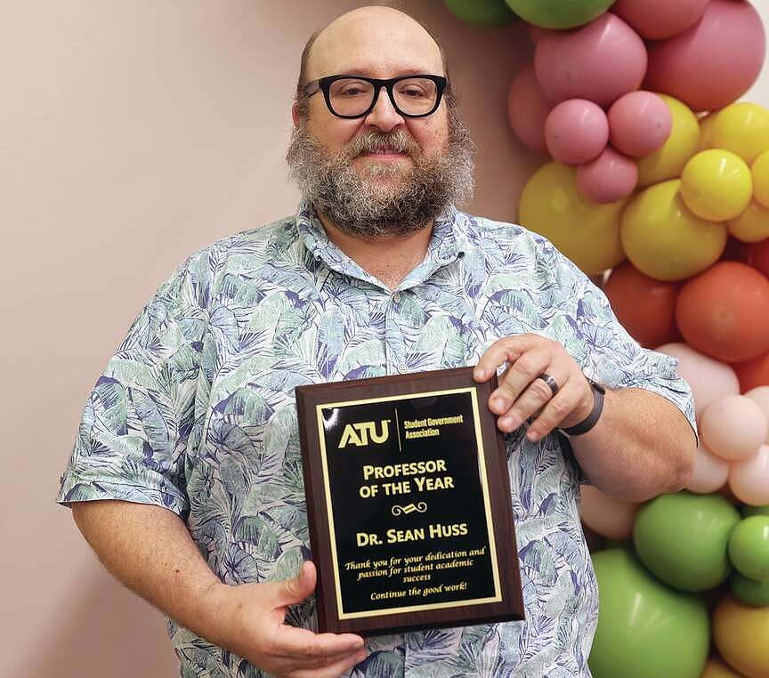 Huss voted 2025-26 professor of the year at Arkansas Tech for second time