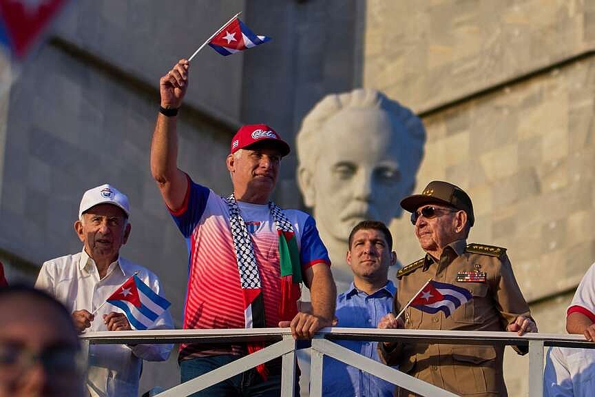 US imposes sanctions on Cuban president, wife, 3 others