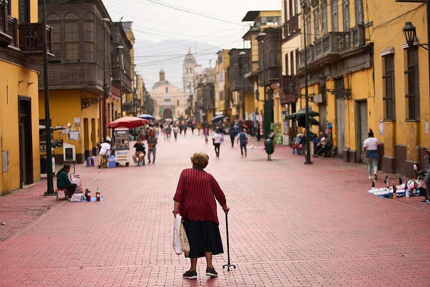 Runoff vote in Peru shows no clear winner